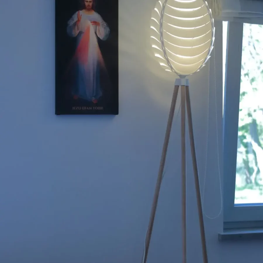 Abażur Elipso ze stojakiem drewnianym wys. 140cm